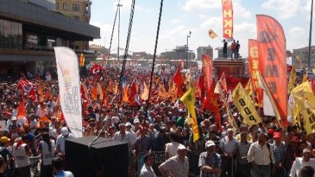 Taksim'deki mitingde gerginlik