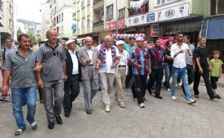 Temiz futbol için yürüyen Trabzonsporlu Yunus Metin Vakfıkebir’den geçti