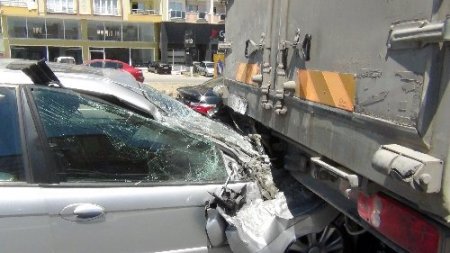 TIR’a çarpan gurbetçi: Bal gibi uyudum