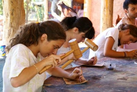 Turistler, hem tatil yapıyor hem de meslek öğreniyor