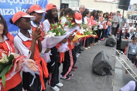 Türkçe sevdalıları Sincan'da coşkuyla karşılandı