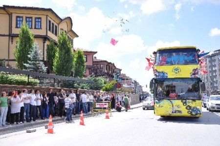 Türkçe sevdalılarını Yunus Emre'nin minik torunları karşıladı