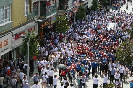 Türkçenin çocukları, Sakarya’da sevgi çemberine alındı