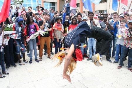 Türkçenin çocuklarına Erzincan’da coşkulu karşılama