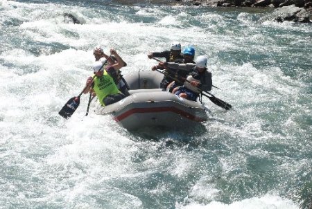 Türkiye Rafting Şampiyonası Rize’de başladı