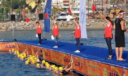 Türkiye’de ilk kez düzenlenen ETU 2013 Triatlon Şampiyonası başladı