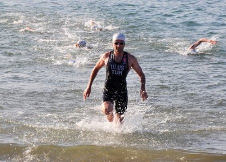 Türkiye’de ilk kez düzenlenen ETU 2013 Triatlon Şampiyonası başladı