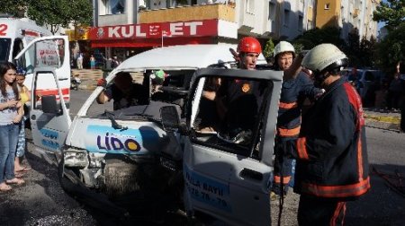 Tuzla’da trafik kazası: 2 yaralı (Özel)