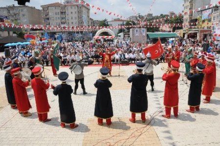 Uğur Böcekleri Kültür Merkezi’nde festival zamanı