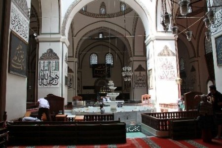 Ulu Cami'de Ramazan öncesi detaylı temizlik