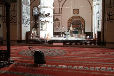 Ulu Cami'de Ramazan öncesi detaylı temizlik