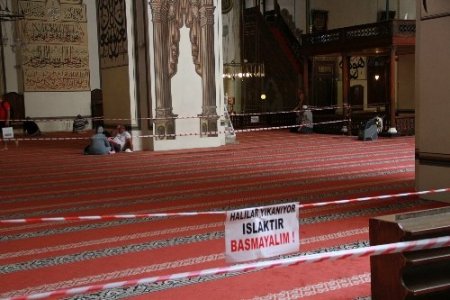 Ulu Cami'de Ramazan öncesi detaylı temizlik