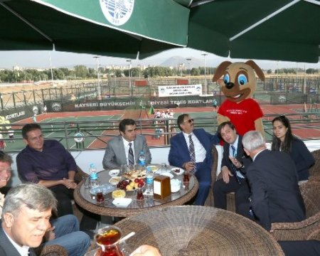 Uluslararası Erciyes Cup Tenis Turnuvası başladı