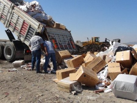 Uşak'ta yaklaşık 200 paket kaçak sigara imha edildi