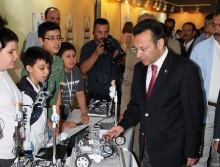 Üstün zekalı çocuklar Samsun'daki robot yarışında buluştu