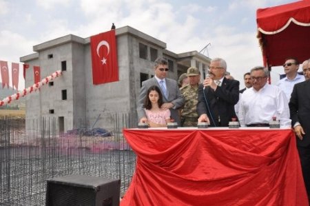 Vali Cerrah: Okul yapımından rahatsız olan beyin özürlüler var