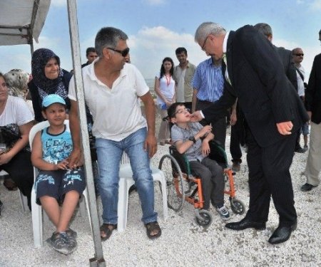 Vali Cerrah: Okul yapımından rahatsız olan beyin özürlüler var