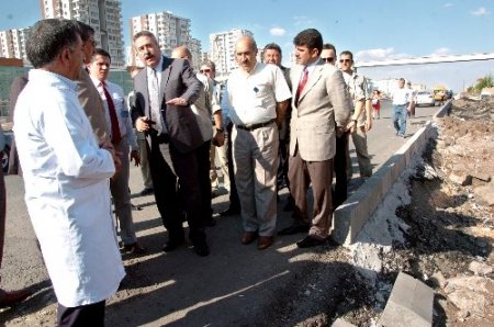 Vali Kıraç: Şanlıurfa Caddesi yol çalışması hafta içinde bitecek