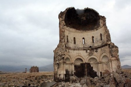 Vali Tepe: Ani Harabeleri'nde, 100 seneye restorasyon bitmez