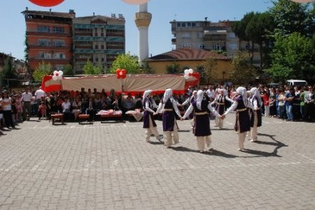 Vali Yardımcısı Şahin karne sevincine ortak oldu