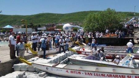 Van Gölü Su Sporları Festivali renkli görüntülere sahne oluyor