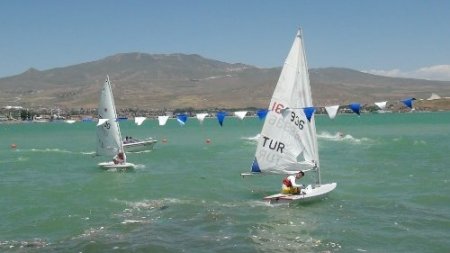 Van Gölü Su Sporları Festivali renkli görüntülere sahne oluyor