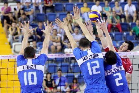 Voleybolda Türk Milli Takımı İtalya'ya 3-2 yenildi