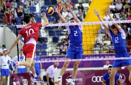 Voleybolda Türk Milli Takımı İtalya'ya 3-2 yenildi