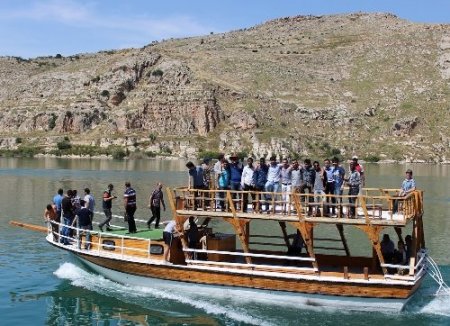 Yabancı öğrenciler Rumkale ve Halfeti'ye hayran kaldı