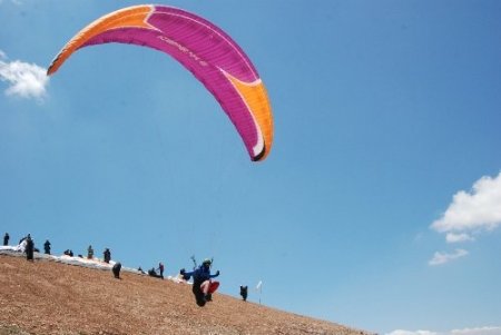 Yamaç Paraşütü Mesafe Yarışması Ön Dünya Kupası Çameli’nde başladı