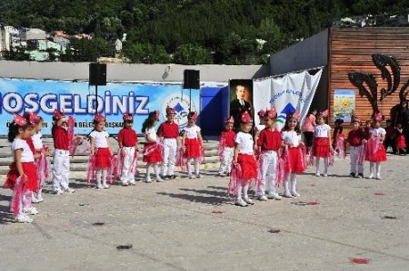 Yıldırım Belediyesi'nin okul öncesi eğitim sınıfından yılsonu gösterisi