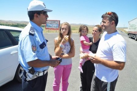 Yozgat polisinden sürücülere 5 dakikalık ikram molası