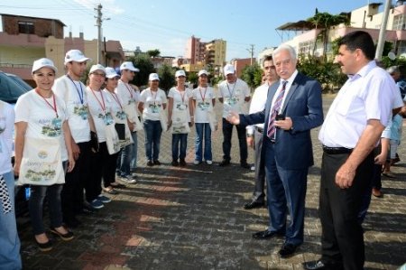 Zihni Aldırmaz 'Adana’yı dinliyor'